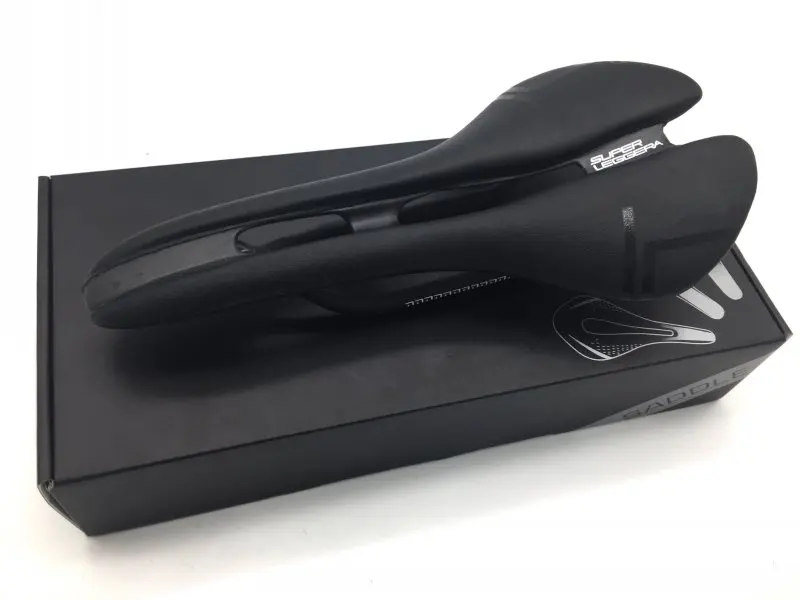 carbon Bicycle saddle road bike saddle black white Carbon Fiber+Leather saddles bicycle sillin bici Rail bow cushion 120+/5g
carbon Bicycle saddle road bike saddle black white Carbon Fiber+Leather saddles bicycle sillin bici Rail bow cushion 120+/5g