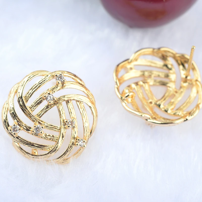 4 Pcs Flower 20 *19 Mm 24 K Gold Color Brass Zirkon Rose Flower Stud Earrings Pins High Quality Jewellery Accessories
4 Pcs Flower 20 *19 Mm 24 K Gold Color Brass Zirkon Rose Flower Stud Earrings Pins High Quality Jewellery Accessories