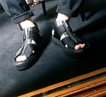 Summer leather sandals men's breathable open toe beach shoes handmade zip casual men sandals Outdoor Shoes for Men
Summer leather sandals men's breathable open toe beach shoes handmade zip casual men sandals Outdoor Shoes for Men