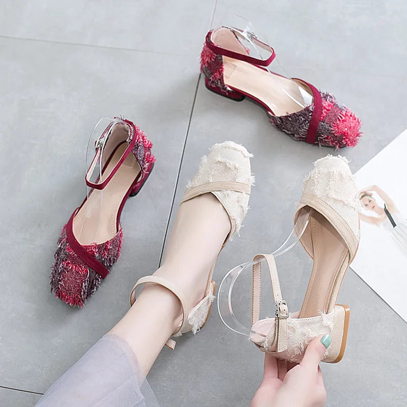 2019 spring new fashion simple solid color high heels women retro style comfortable wild thick with single shoes.
2019 spring new fashion simple solid color high heels women retro style comfortable wild thick with single shoes.