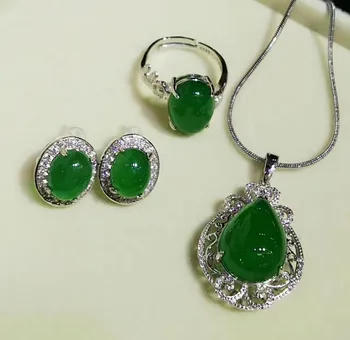 Chalcedony hot natural green chalcedony three sets of green red violet chalcedony pendant 925 silver inlaid female gift
Chalcedony hot natural green chalcedony three sets of green red violet chalcedony pendant 925 silver inlaid female gift