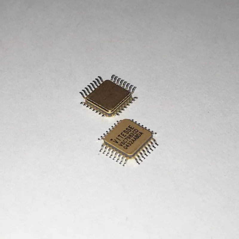 2 шт. VSC7983CD VSC7983 посылка QFP новый оригинальный встроенный блок IC чип памяти |