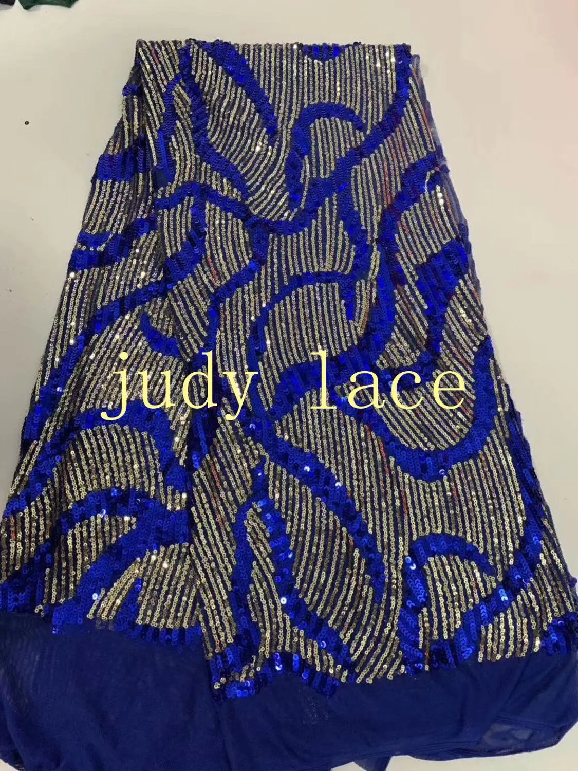 5yards/bag The seven-colour sequin leopard pattern embroidered with euro-american style fabric is used in wedding dress fashion
5yards/bag The seven-colour sequin leopard pattern embroidered with euro-american style fabric is used in wedding dress fashion