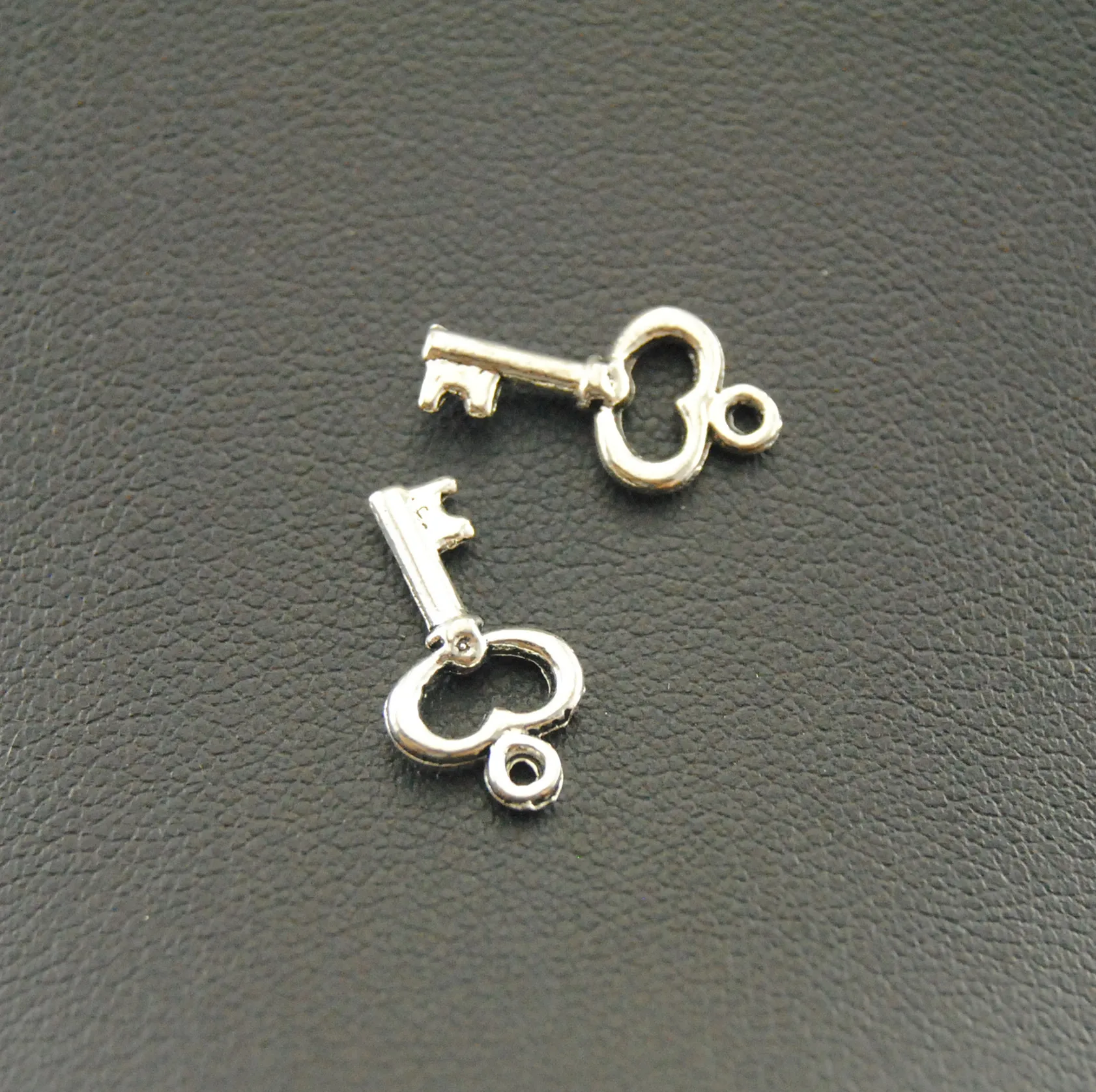 20pcs Metal Antique Silver Small Key Charm DIY Jewelry Findings Accessories 16x9mm A735
20pcs Metal Antique Silver Small Key Charm DIY Jewelry Findings Accessories 16x9mm A735