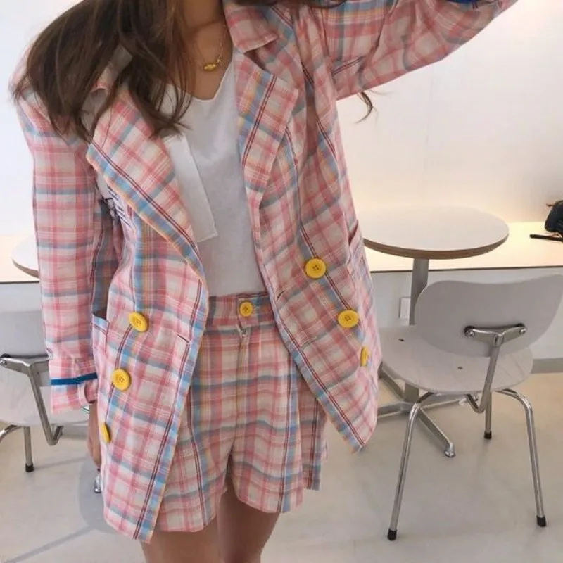 Korean chic plaid 2 picec shorts set women Elegant double-breasted blazer jackets & wide leg mini shorts office ladies
Korean chic plaid 2 picec shorts set women Elegant double-breasted blazer jackets & wide leg mini shorts office ladies