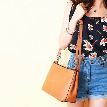 Casual Style Handbag Solid Color Genuine Leather Top Leather Litchi Texture Zipper Crossbody Messenger Bag Women Shoulder Bags
Casual Style Handbag Solid Color Genuine Leather Top Leather Litchi Texture Zipper Crossbody Messenger Bag Women Shoulder Bags