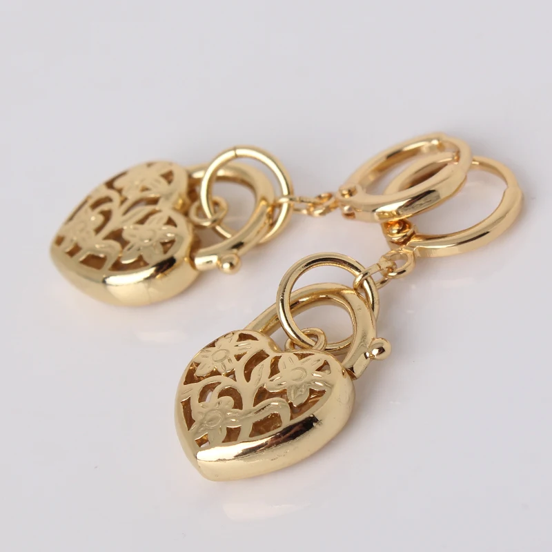 GULICX Peach Heart Love Hollow Shape Gold-color Earring Cubic Zircon Dangle Earrings for Women Long Dangle Wedding Earring E402
GULICX Peach Heart Love Hollow Shape Gold-color Earring Cubic Zircon Dangle Earrings for Women Long Dangle Wedding Earring E402