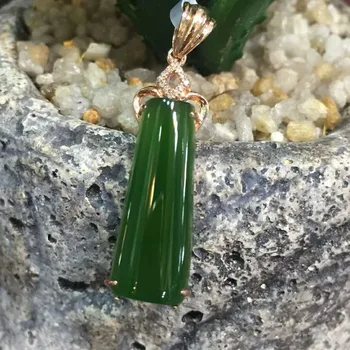 18 karat gold inlaid jade drop and Hetian jade Jasper brand pendant, spinach green pendant hot boutique
18 karat gold inlaid jade drop and Hetian jade Jasper brand pendant, spinach green pendant hot boutique