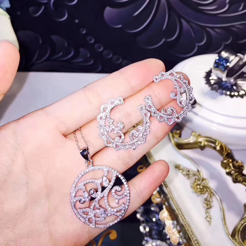 Luxury Round Flower Hollow Collar Necklace Stud Earring Jewelry Set 925 Sterling Silver Hollow Flower Elegant Women Wedding Set
Luxury Round Flower Hollow Collar Necklace Stud Earring Jewelry Set 925 Sterling Silver Hollow Flower Elegant Women Wedding Set