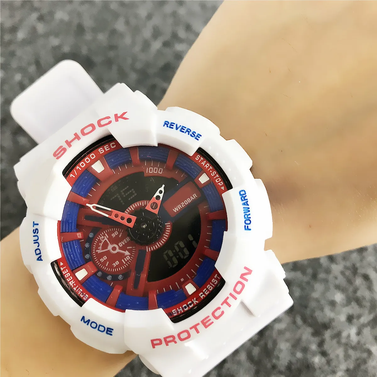 Fashionable High-grade Brand Men And Women Electronic Watches, CO Logo Large Dial Sporty Decorative ElectronicWatches
Fashionable High-grade Brand Men And Women Electronic Watches, CO Logo Large Dial Sporty Decorative ElectronicWatches