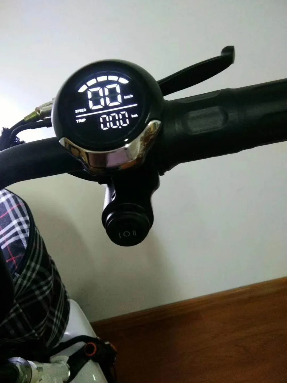 twist throttle with switch&display 24v36v48v60v speed voltage battery indicator odometer electric bike scooter MTB tricycle part
twist throttle with switch&display 24v36v48v60v speed voltage battery indicator odometer electric bike scooter MTB tricycle part
