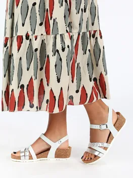 MISS DESIRE'E white sandals low wedge 
MISS DESIRE'E white sandals low wedge