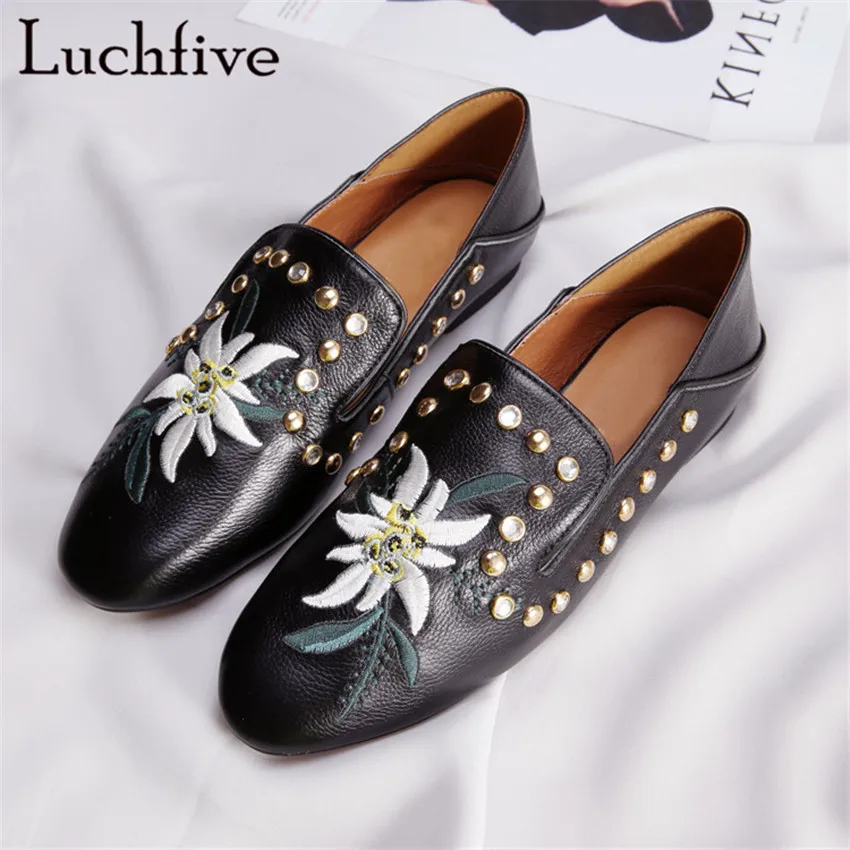 Best selling ladies Shoes crystal studded concise slip on lazy loafer flat heel slippers embroidery flowers casual Shoes Women
Best selling ladies Shoes crystal studded concise slip on lazy loafer flat heel slippers embroidery flowers casual Shoes Women