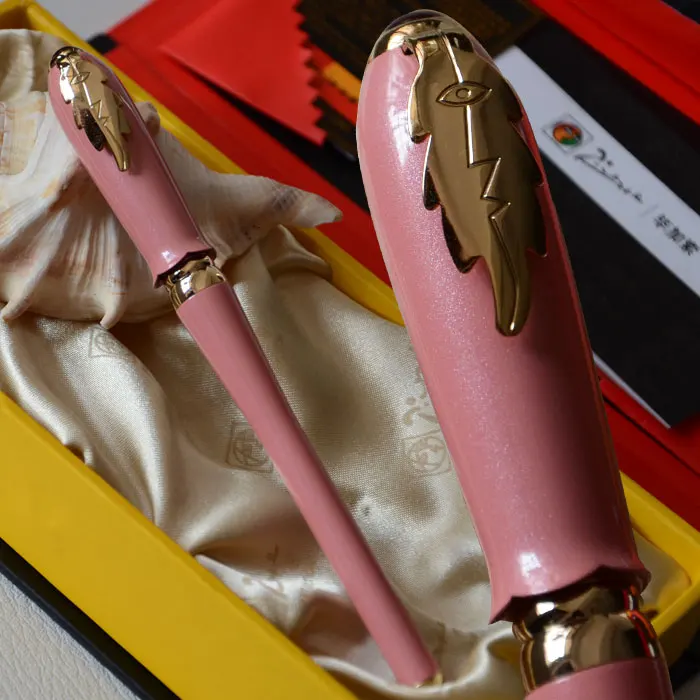 PICASSO 986 PINK AND GOLDEN 22KGP FINE HOODED NIB FOUNTAIN PEN LEAF with original box
PICASSO 986 PINK AND GOLDEN 22KGP FINE HOODED NIB FOUNTAIN PEN LEAF with original box