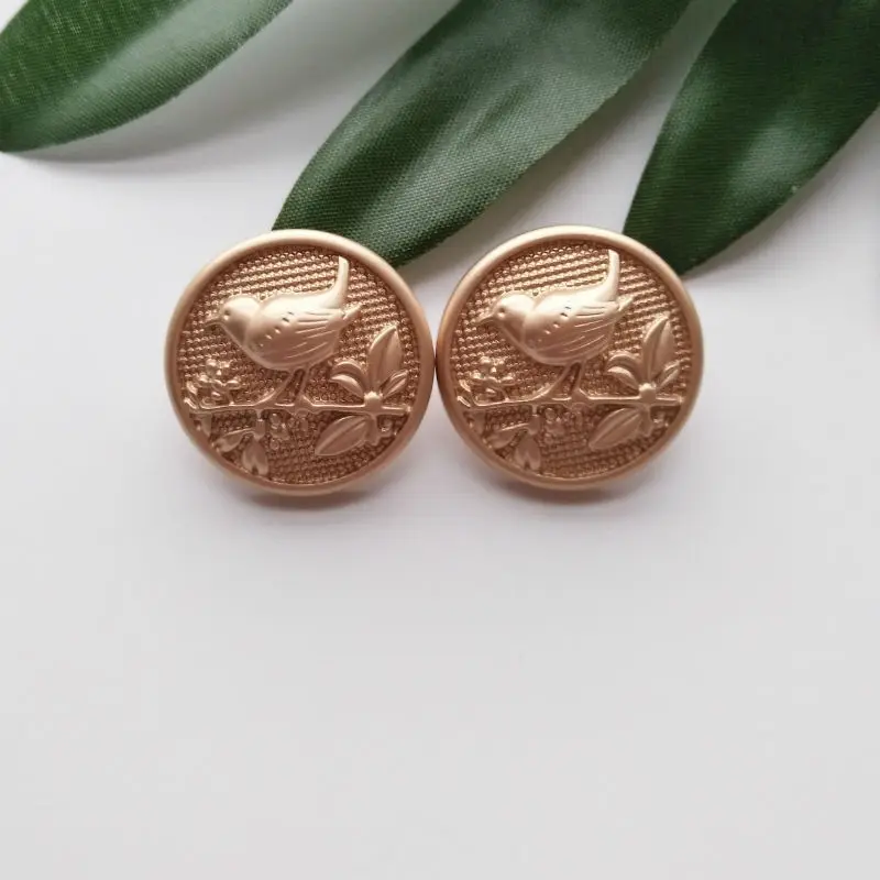 10pcs/lot High Quality Bird Flower Buttons Sewing-On One-Hole Metal Buttons For Clothes Bag Fashion Craft DIY Decoration 22mm
10pcs/lot High Quality Bird Flower Buttons Sewing-On One-Hole Metal Buttons For Clothes Bag Fashion Craft DIY Decoration 22mm
