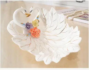 European Simple Ceramic Swan Ashtray, Living Room, Tea Table, Office Fashion Decoration Handmade Fashion Lovers Figurine Storage
European Simple Ceramic Swan Ashtray, Living Room, Tea Table, Office Fashion Decoration Handmade Fashion Lovers Figurine Storage