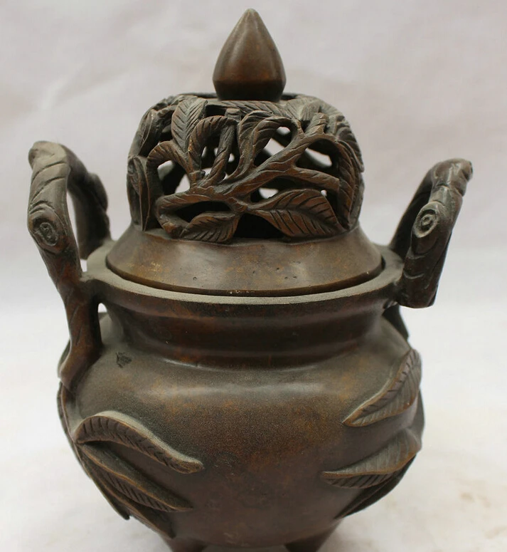 S5886 8" Marked Chinese Dynasty palace Bronze 3 Foot Leaf handle Incense Burner Censer D0317
S5886 8" Marked Chinese Dynasty palace Bronze 3 Foot Leaf handle Incense Burner Censer D0317