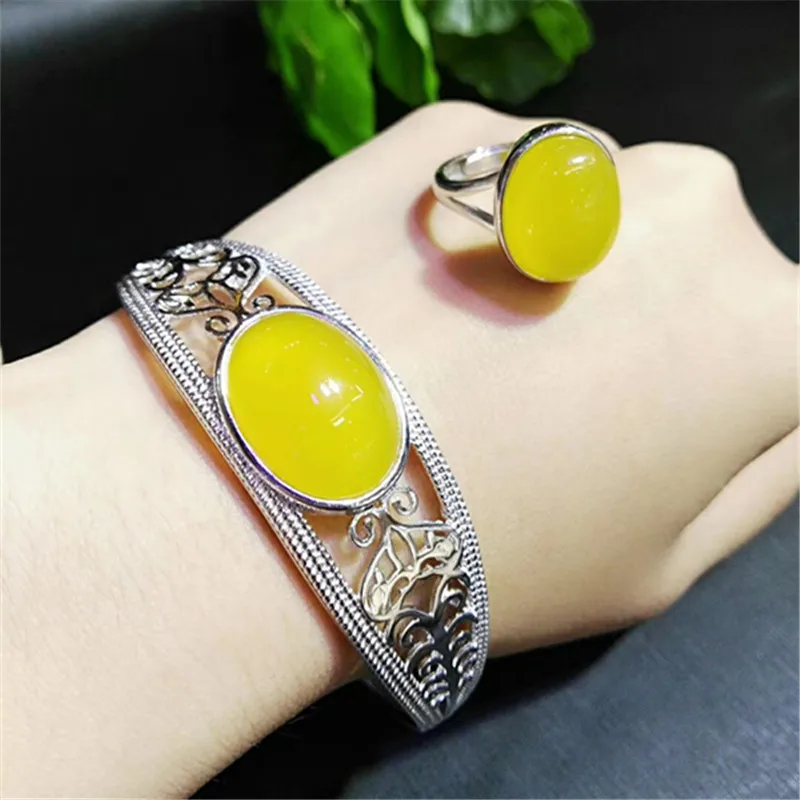 Natural chalcedony inlaid 925 silver bracelet bracelet ring live mouth two-piece female jewelry set
Natural chalcedony inlaid 925 silver bracelet bracelet ring live mouth two-piece female jewelry set