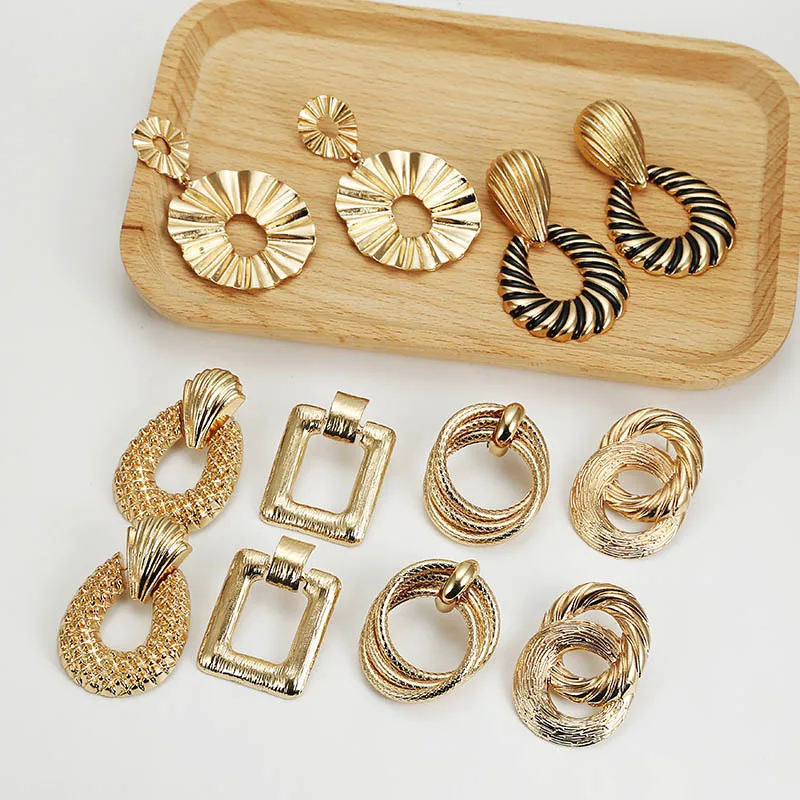 Big Vintage Earrings for Women Gold Color Geometric statement earring 2019 Metal Earing Hanging Fashion Jewelry Trend
Big Vintage Earrings for Women Gold Color Geometric statement earring 2019 Metal Earing Hanging Fashion Jewelry Trend