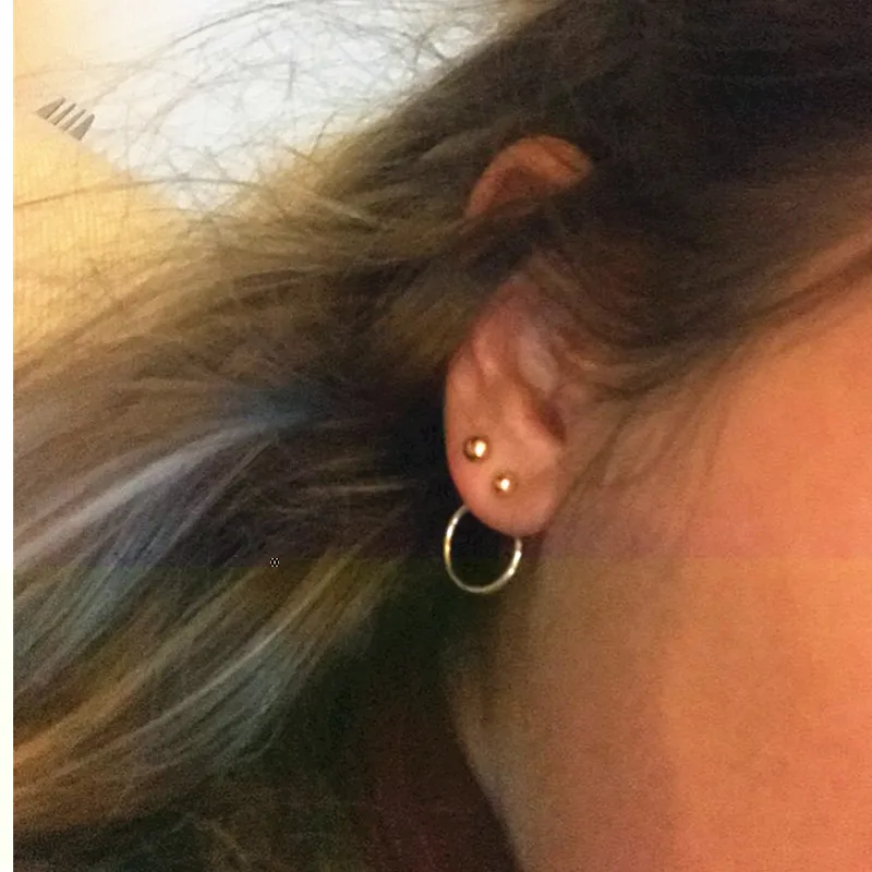 E025 Fashion Jewelry Gold Color Hollow Round Stud Earring Women Simple Metal Circle Design Stud Earring Wholesale Birthday Gift
E025 Fashion Jewelry Gold Color Hollow Round Stud Earring Women Simple Metal Circle Design Stud Earring Wholesale Birthday Gift