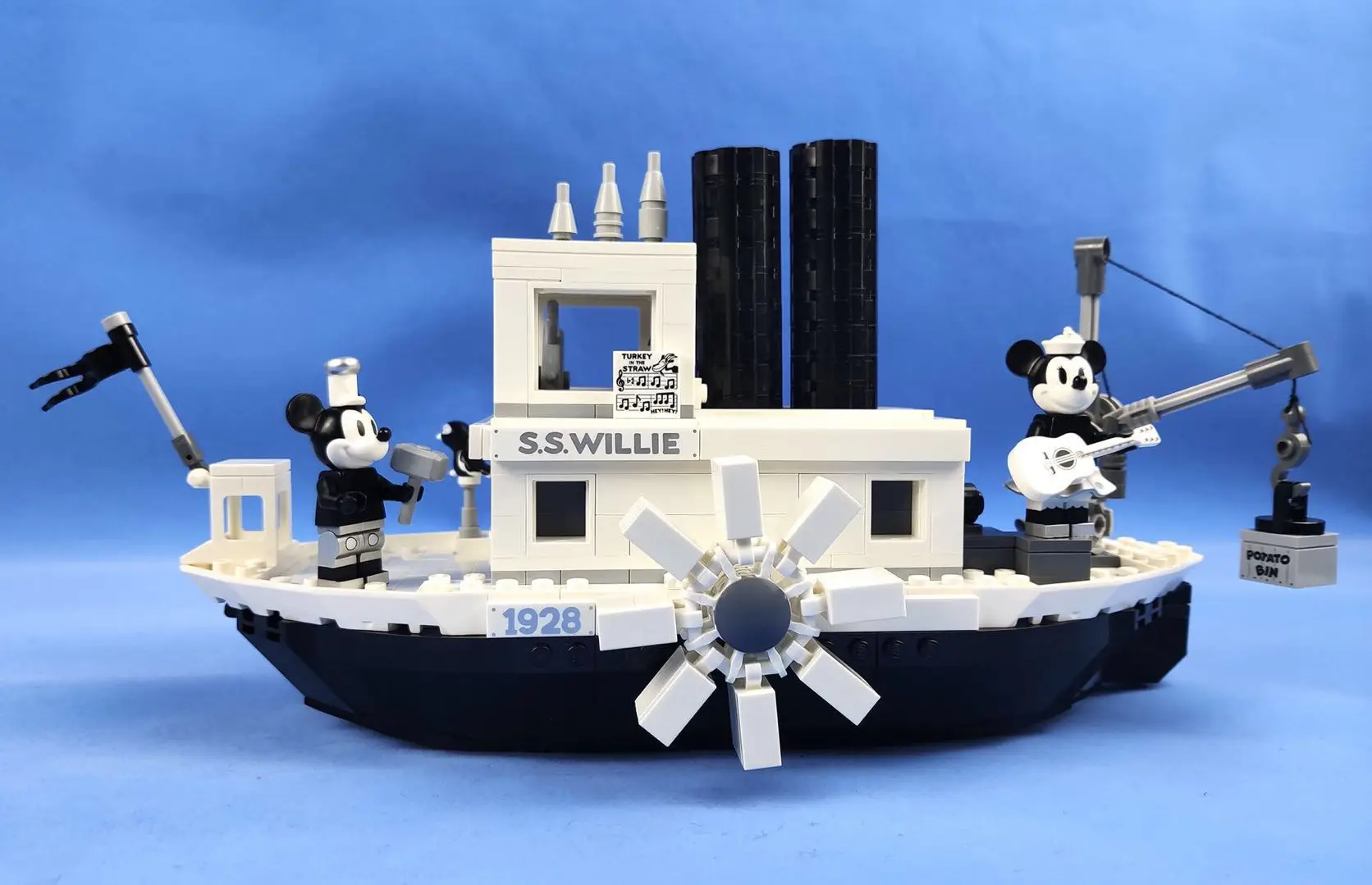 2019 Mickey Steamboat Willie Set compatible 21317 Building Blocks Bricks toys for children Gifts Kid Christmas
2019 Mickey Steamboat Willie Set compatible 21317 Building Blocks Bricks toys for children Gifts Kid Christmas