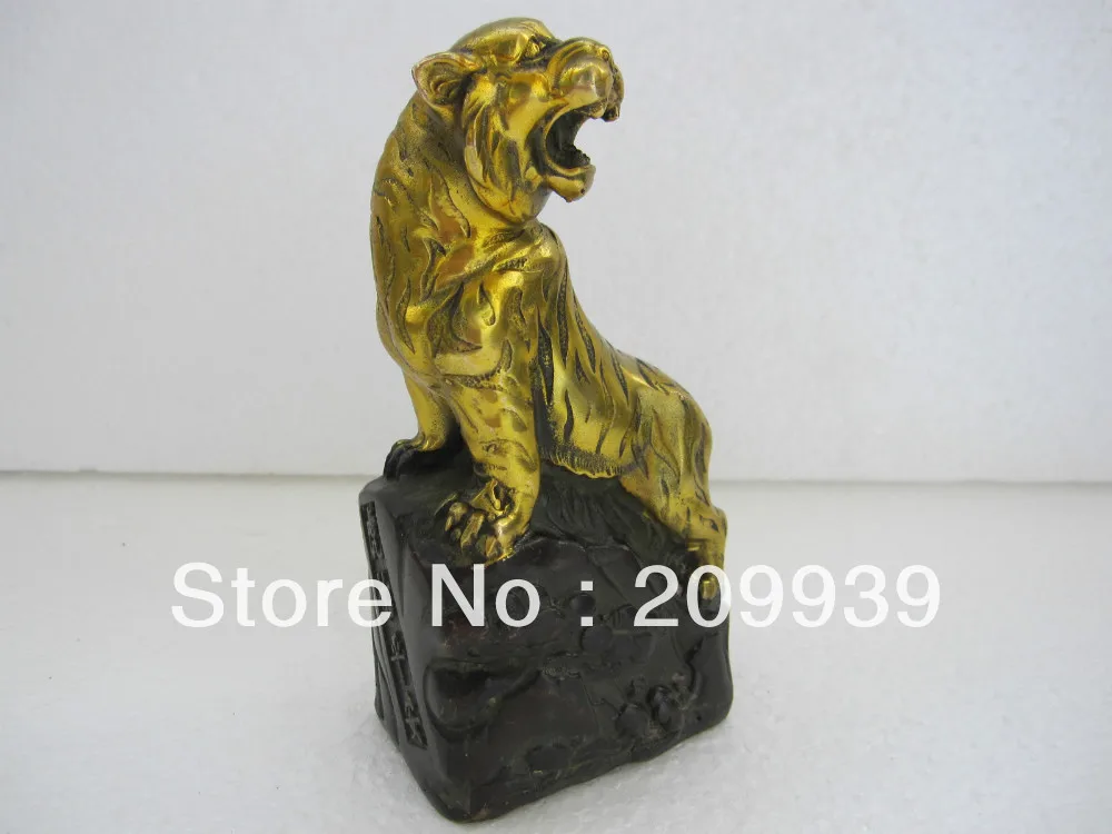 001034 China Old Gilt Bronze Tiger On Mountain Statue Bring Luck And Peace Carved Pine (A0314)
001034 China Old Gilt Bronze Tiger On Mountain Statue Bring Luck And Peace Carved Pine (A0314)