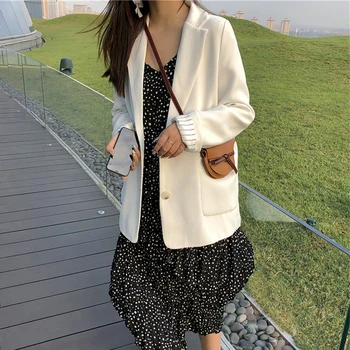 Vintage Women Blazers and Jackets Notched Neck Loose Women's Jacket Front Buttons Female Jacket Full Sleeve blazer feminino
Vintage Women Blazers and Jackets Notched Neck Loose Women's Jacket Front Buttons Female Jacket Full Sleeve blazer feminino