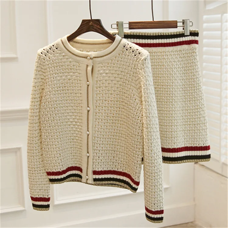 Cakucool New Knit 2pcs Set Long Sleeve Gold Lurex Jacket And Mini Bodycon Skirt Bling Office Elegant Lady Suit Femme Off white
Cakucool New Knit 2pcs Set Long Sleeve Gold Lurex Jacket And Mini Bodycon Skirt Bling Office Elegant Lady Suit Femme Off white