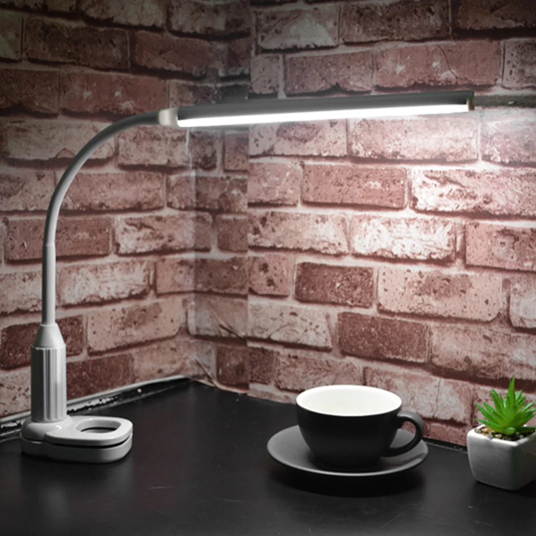 USB Powered Touch Sensor Led 5W 24 LEDs Eye Protect Clamp Clip Light Mini Folder Lamp Table Lamp Stepless Dimmable Bendable
USB Powered Touch Sensor Led 5W 24 LEDs Eye Protect Clamp Clip Light Mini Folder Lamp Table Lamp Stepless Dimmable Bendable
