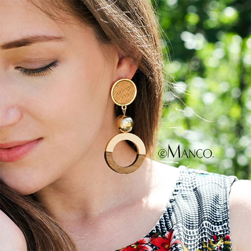eManco Vintage Wood Dangle Earrings Zinc Alloy Round Weaving Hole Drop Earrings Jewelry boucles d'oreilles pour les femmes
eManco Vintage Wood Dangle Earrings Zinc Alloy Round Weaving Hole Drop Earrings Jewelry boucles d'oreilles pour les femmes