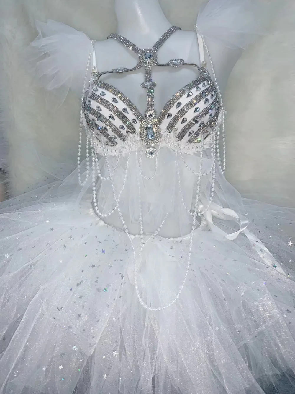 White Skirt Sparkly Rhinestones Pearls Bikini Set Women singer Dance Costume Nightclub Bar Party DJ Performance Stage Outfit
White Skirt Sparkly Rhinestones Pearls Bikini Set Women singer Dance Costume Nightclub Bar Party DJ Performance Stage Outfit