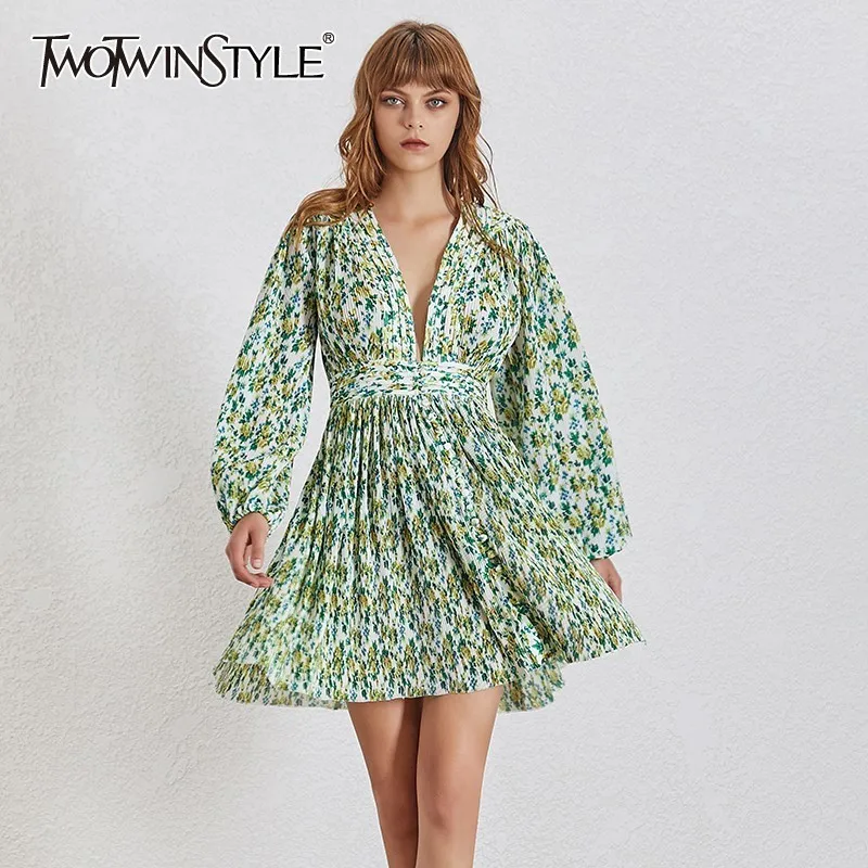 TWOTWINSTYLE Elegant Print Women Dress V Neck Lantern Sleeve High Waist Slim Button Mini dresses Female Summer 2019 Fashion
TWOTWINSTYLE Elegant Print Women Dress V Neck Lantern Sleeve High Waist Slim Button Mini dresses Female Summer 2019 Fashion