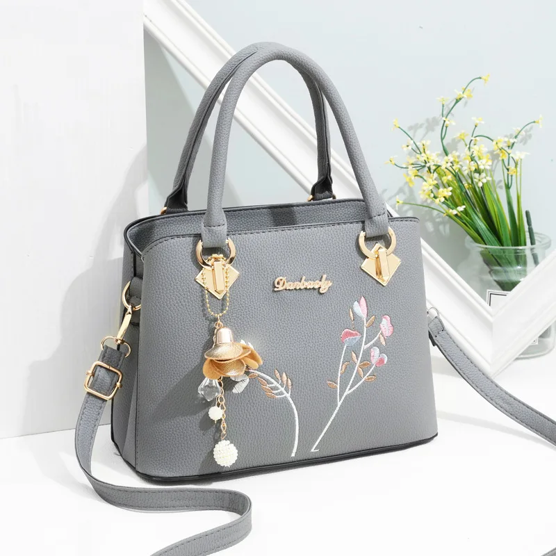 2019 Fashion Messenger Bags Women handbag flower embroidery female shoulder bags women pu leather tote bag ladies bag sac a main
2019 Fashion Messenger Bags Women handbag flower embroidery female shoulder bags women pu leather tote bag ladies bag sac a main