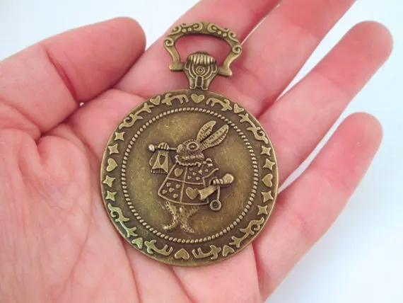1 Brass Ornate Pendant 35mm Cabochon Setting, Alice in Wonderland Pocket Watch Setting B242
1 Brass Ornate Pendant 35mm Cabochon Setting, Alice in Wonderland Pocket Watch Setting B242