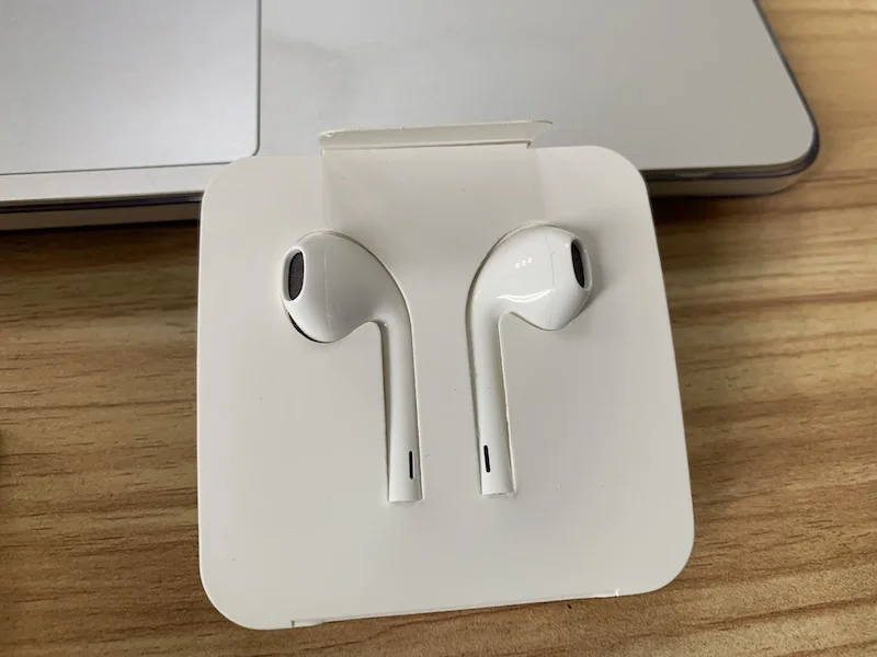 5pcs,100% Genuine Original headset in ear headphones earphone With Remote Mic For i7 8 plus X XR XS MAX With retail box
5pcs,100% Genuine Original headset in ear headphones earphone With Remote Mic For i7 8 plus X XR XS MAX With retail box