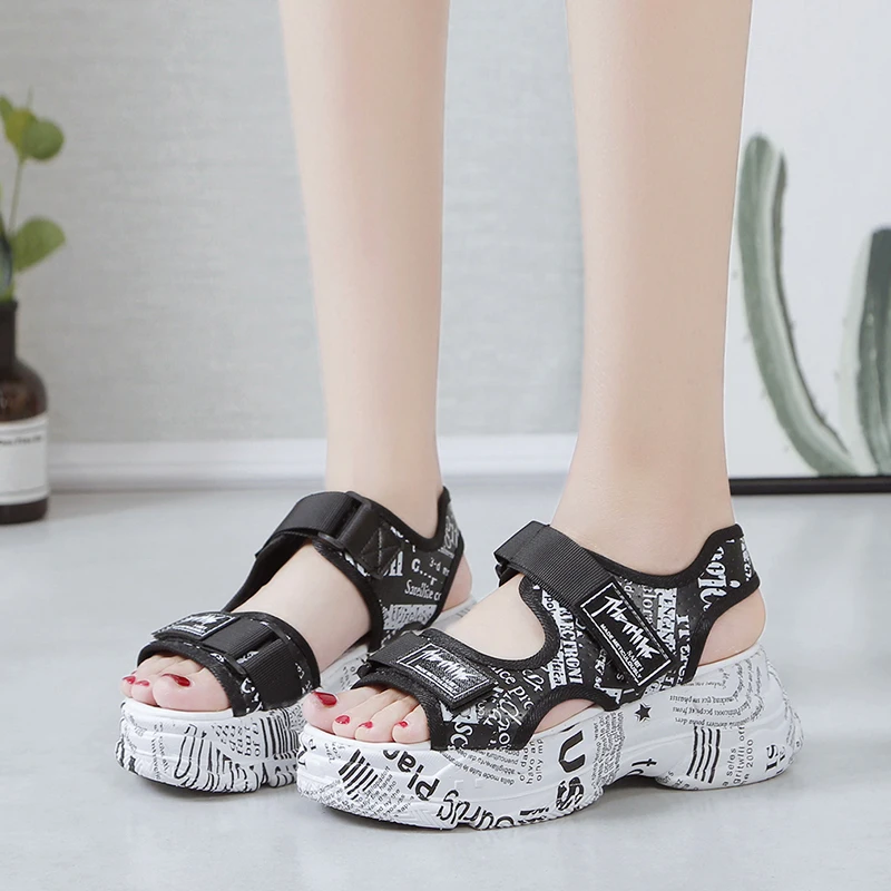 Rimocy gladiator sandals women white black graffiti high platform open toe summer sneakers casual ladies wedges sandalias shoes
Rimocy gladiator sandals women white black graffiti high platform open toe summer sneakers casual ladies wedges sandalias shoes