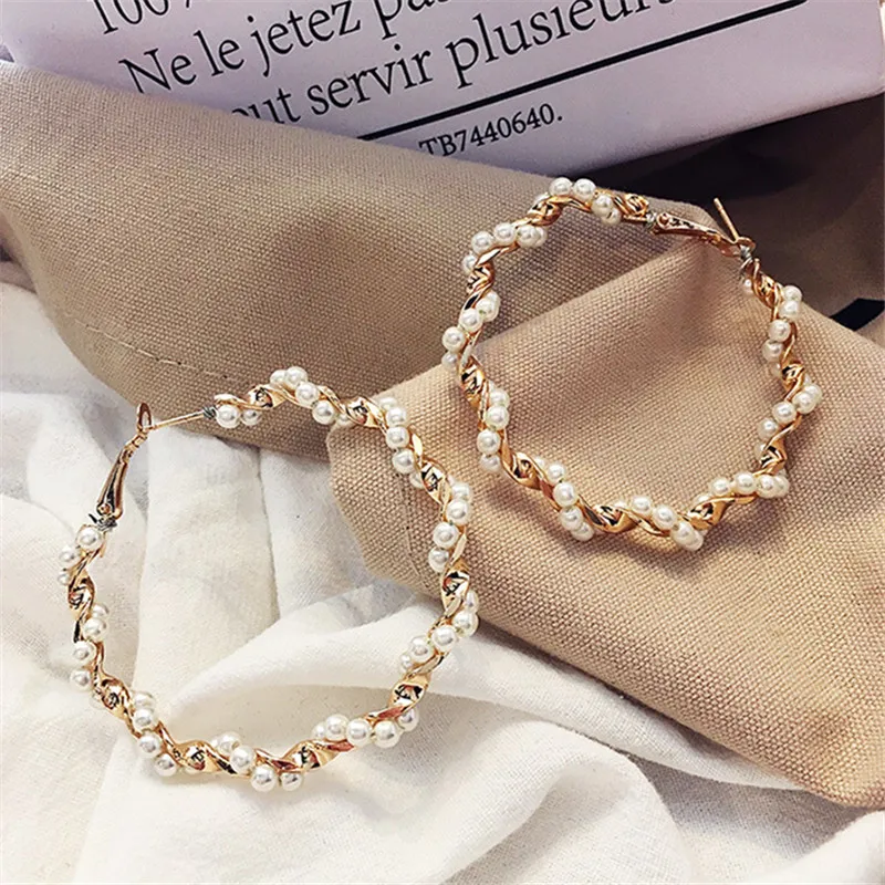 FYUAN Fashion Simple Big Round Screw Gold Color Hoop Earrings Bohemia White Pearl Earring for Women Party Jewelry Gift
FYUAN Fashion Simple Big Round Screw Gold Color Hoop Earrings Bohemia White Pearl Earring for Women Party Jewelry Gift