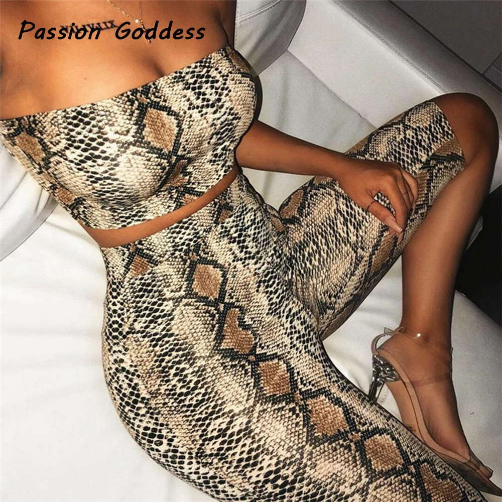 Sexy Women's 2 Piece Matching Sets Snake Skin Printed Suits Strapless Tops Bike Knee Length Shorts Tracksuits Club Set Outfits
Sexy Women's 2 Piece Matching Sets Snake Skin Printed Suits Strapless Tops Bike Knee Length Shorts Tracksuits Club Set Outfits