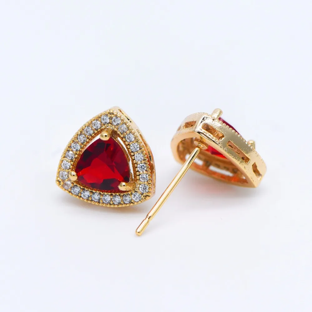 4pcs Red Triangle Stud Earrings, CZ Paved Gold plated Brass Ear Posts 11mm (#GB-571)
4pcs Red Triangle Stud Earrings, CZ Paved Gold plated Brass Ear Posts 11mm (#GB-571)