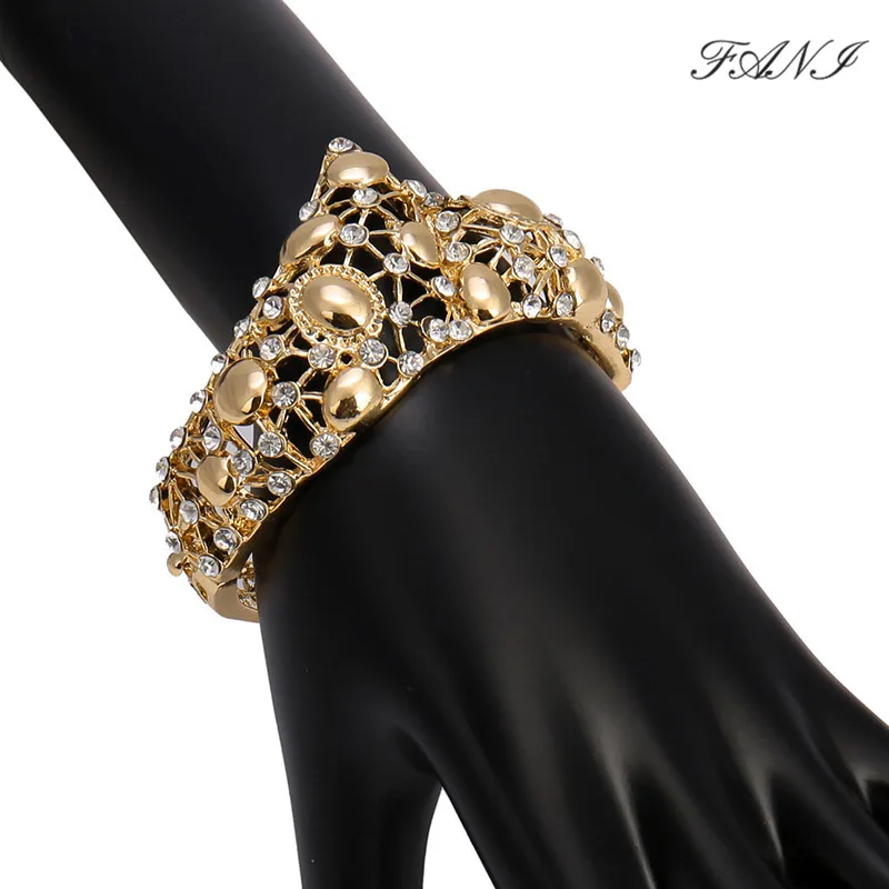 Fani New Design High quality Gold Color Fashion charm Shiny Austria Crystal Bracelets & Bangles Women Accessories Wholesale
Fani New Design High quality Gold Color Fashion charm Shiny Austria Crystal Bracelets & Bangles Women Accessories Wholesale