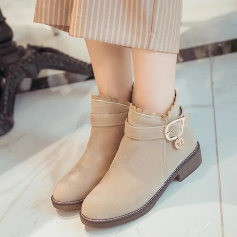 Autumn and winter new low and female Martin short boots comfortable comfortable high heel boots
Autumn and winter new low and female Martin short boots comfortable comfortable high heel boots