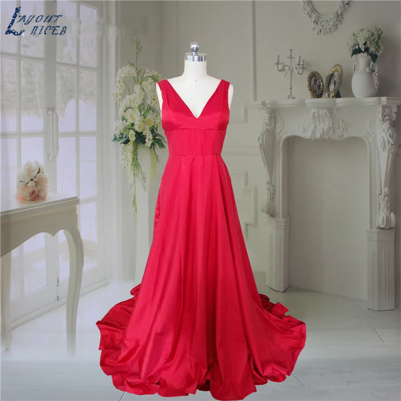 2017 New Long Red Prom Dresses A-Line V-Neck Sleeveless Off The Shoulder Open Back Sweep Train Prom Party Dress Formal Gowns
2017 New Long Red Prom Dresses A-Line V-Neck Sleeveless Off The Shoulder Open Back Sweep Train Prom Party Dress Formal Gowns