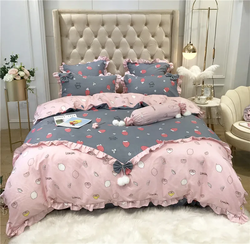 Korean Princess Style Pink Gray Strawberry Printing Polyester Cotton Girl Bedding Set Ruffles Duvet Cover Bed sheet Pillowcases
Korean Princess Style Pink Gray Strawberry Printing Polyester Cotton Girl Bedding Set Ruffles Duvet Cover Bed sheet Pillowcases