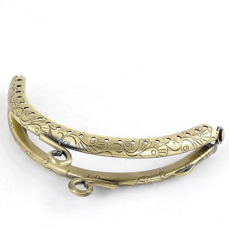 10Pcs Bronze Tone Coins Purse Bag Arc Frame Kiss Clasps Lock Handbag Handle Flower Pattern 8.5x5.8cm
10Pcs Bronze Tone Coins Purse Bag Arc Frame Kiss Clasps Lock Handbag Handle Flower Pattern 8.5x5.8cm