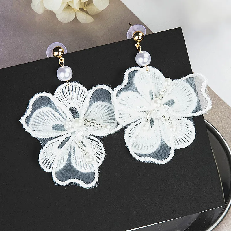 Vintage Embroidery Flower Earrings Brincos Temperament Big White Flowers Earrings For Women 2019 Imitation Pearl Jewelry Bijoux
Vintage Embroidery Flower Earrings Brincos Temperament Big White Flowers Earrings For Women 2019 Imitation Pearl Jewelry Bijoux