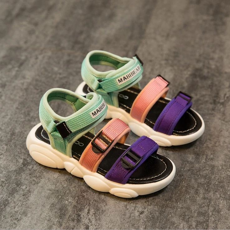 Men's and girls' sandals 2019 new Korean version of the fashion big children's sandals soft bottom shoes men 26--37
Men's and girls' sandals 2019 new Korean version of the fashion big children's sandals soft bottom shoes men 26--37
