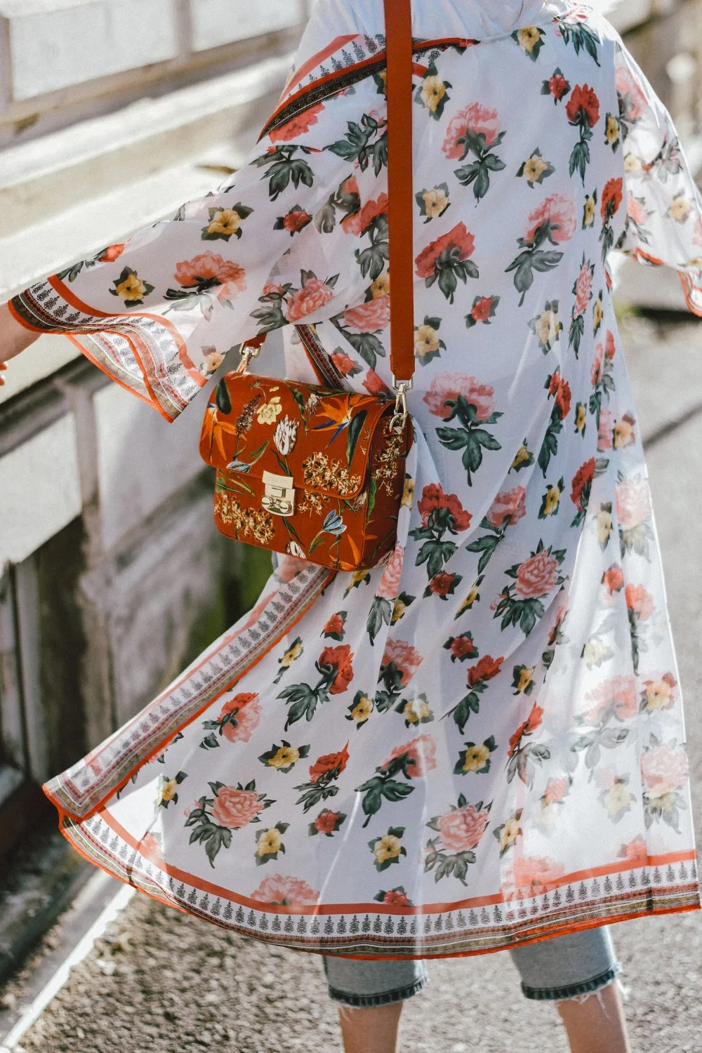 Floral-kimono-two-tone-boyfriend-jeans-green-gucci-pumps-floral-coral-bag-clear-lens-glasses-andreea-birsan-couturezilla-cute-summer-outfit-5