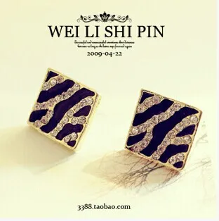 Earings $10 (mix Order) Free Shipping Korean Fashion Imitation Crystal Striped Black&white Enamel Box Stud Earrings Jewelry
Earings $10 (mix Order) Free Shipping Korean Fashion Imitation Crystal Striped Black&white Enamel Box Stud Earrings Jewelry