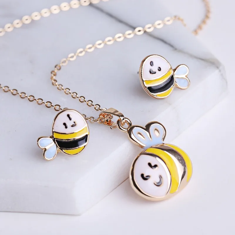 Cute Little Bee Jewelry Sets Women Girl Animal Decorations Stud Earring with Necklaces Costume Wedding Accessories
Cute Little Bee Jewelry Sets Women Girl Animal Decorations Stud Earring with Necklaces Costume Wedding Accessories
