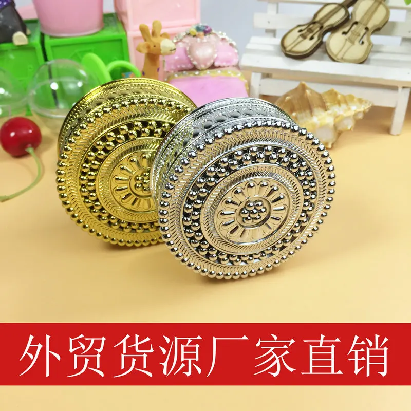 European creative personalized candy boxes vacuum plating gold silver dot petals gift box wedding box
European creative personalized candy boxes vacuum plating gold silver dot petals gift box wedding box